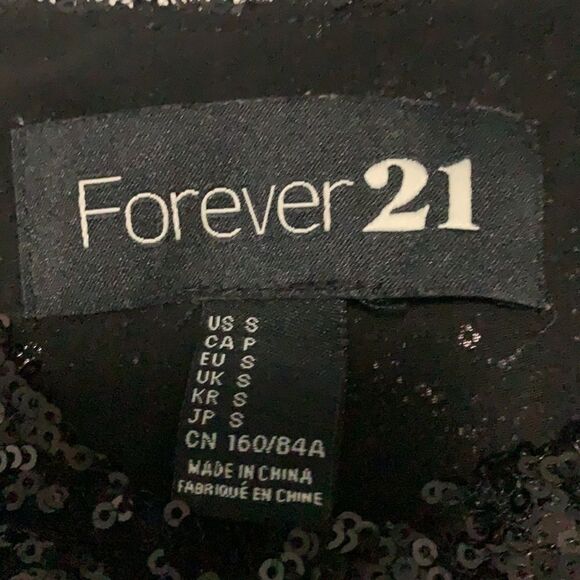 🌟FOREVER 21 Sequin Cropped Top🌟 - Picture 2 of 7